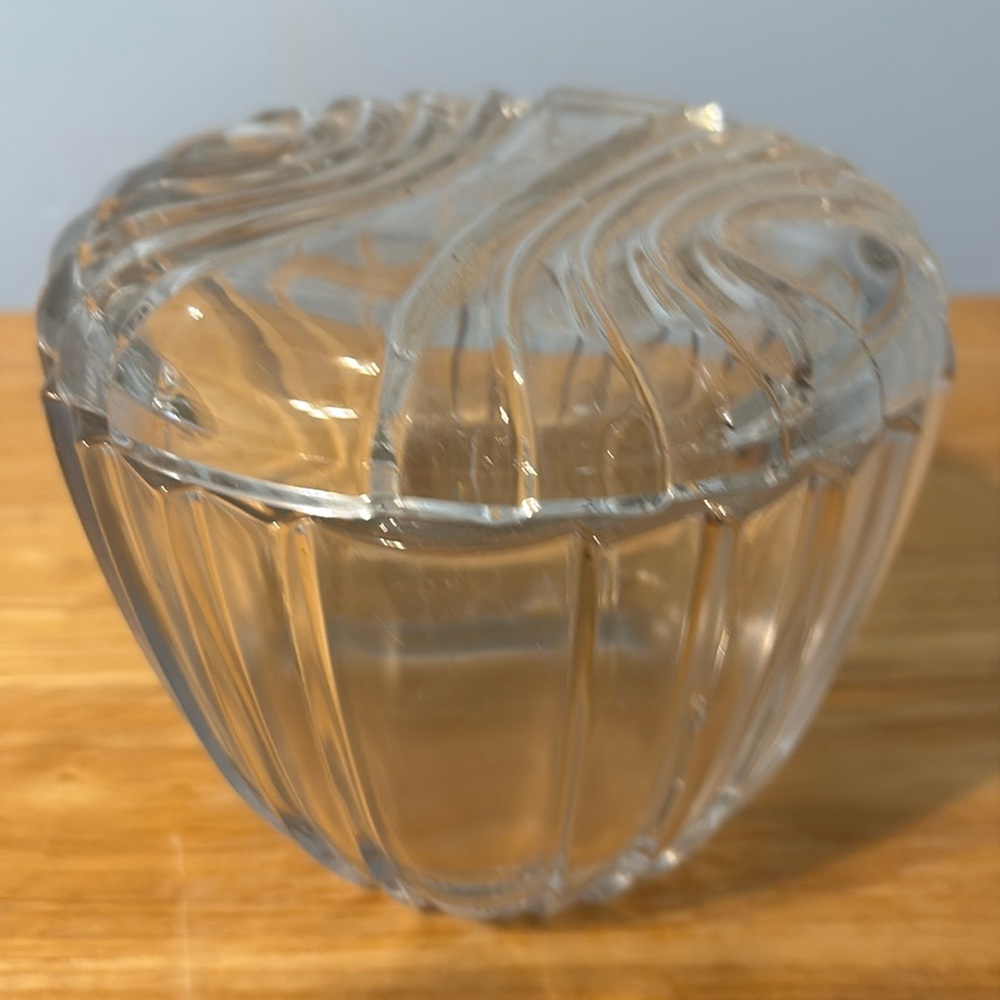 Vintage 1950 Jeanette candy dish with lid.